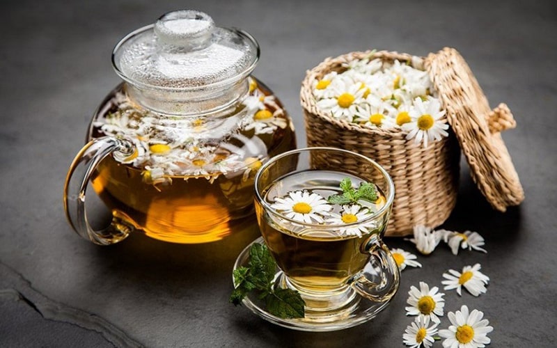 En etkili ve doğal ağrı kesici olarak gösteriliyor: Günde bir fincan papatya çayı içerseniz…