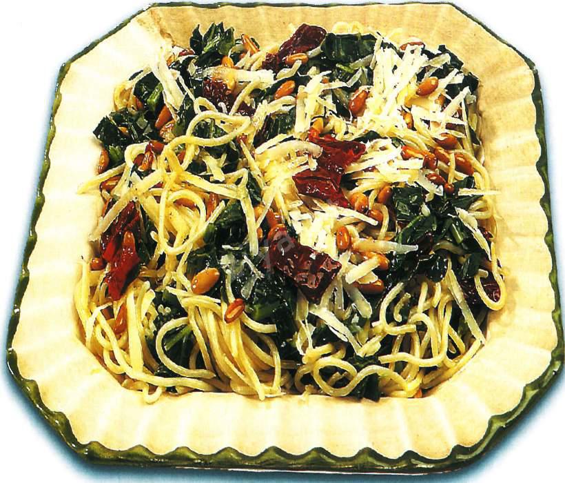 Çam Fıstıklı Ispanak Soslu Spaghetti