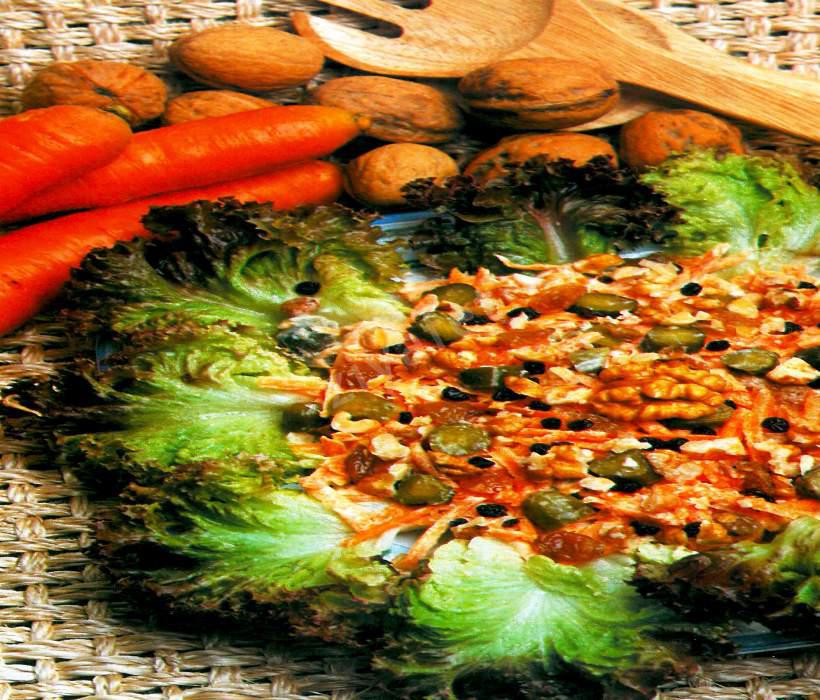 Cevizli Üzümlü Havuç Salatası