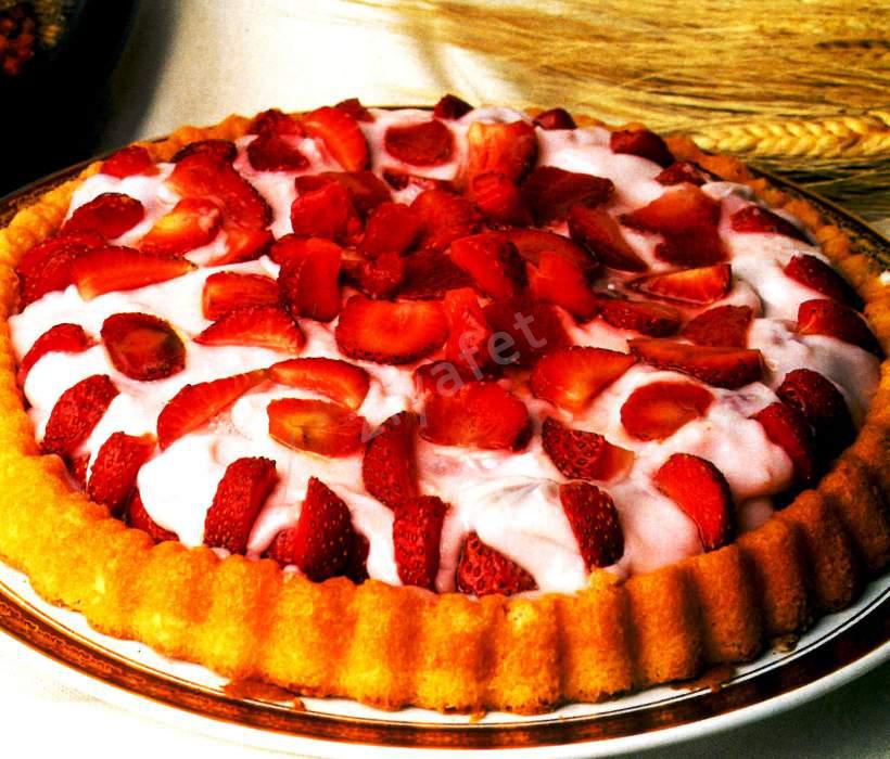 Çilek Pudingli Turta