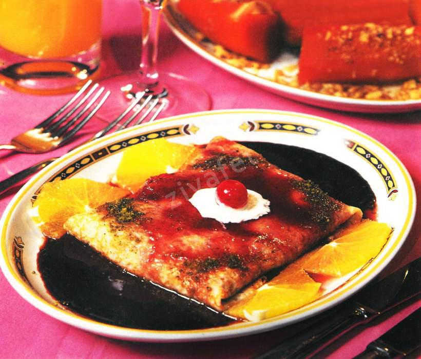 Frambuaz Soslu Krep Tatlısı