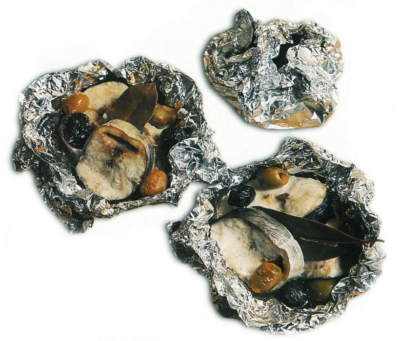 Kâğıtta Zeytinli Balık