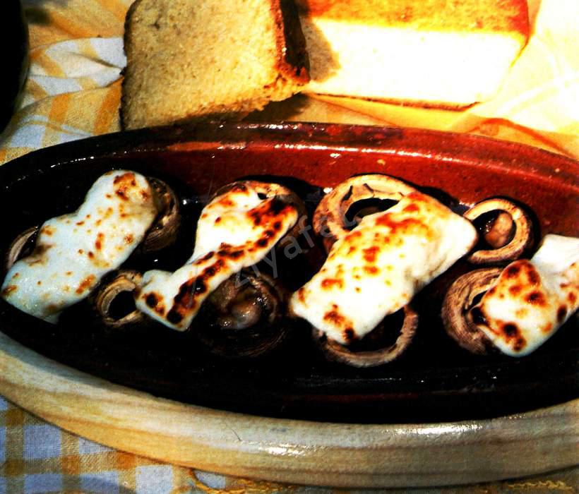 Kiremitte Peynirli Mantar