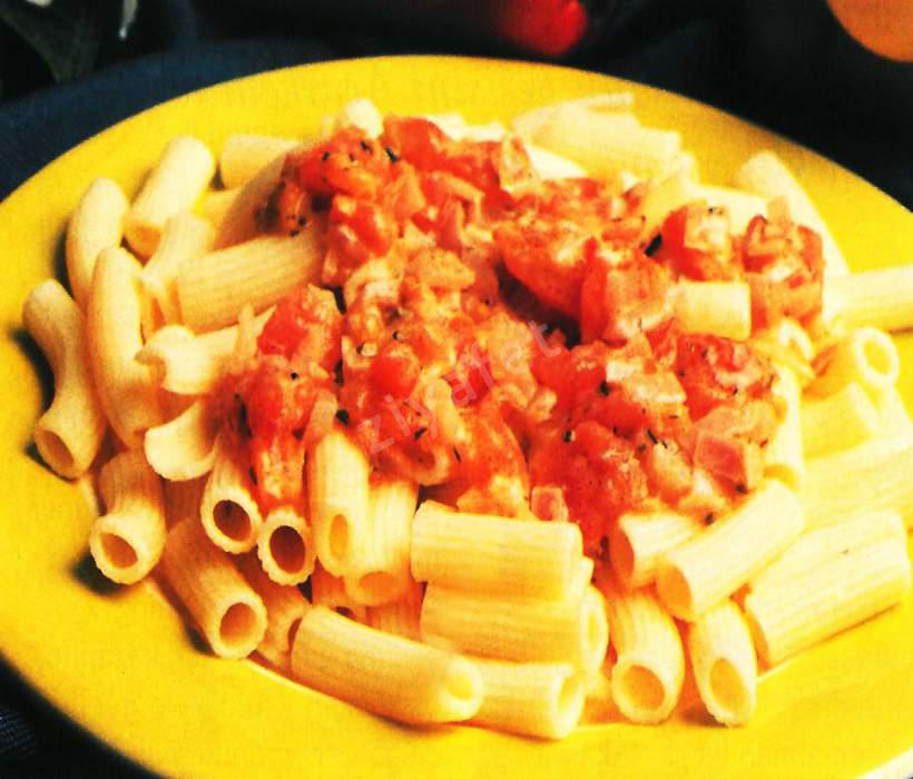 Kırmızı Soğan ve Kekikli Makarna