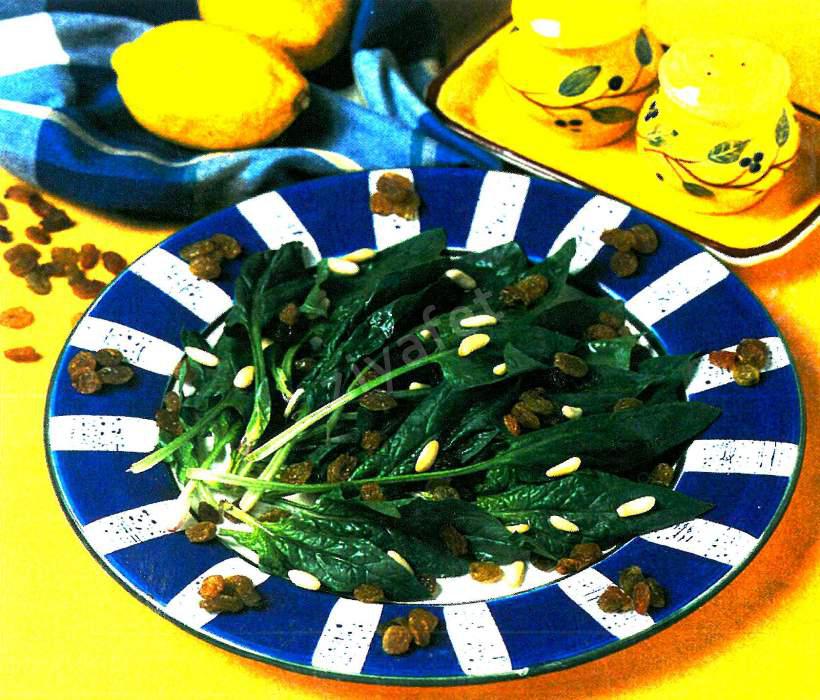 Kuru Üzümlü ve Fıstıklı Ispanak Salatası