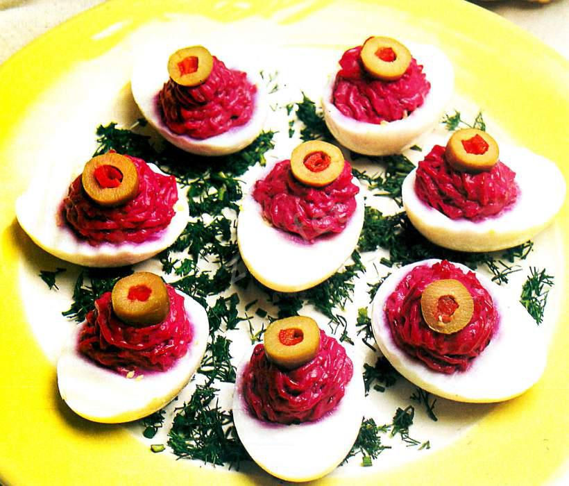 Pancarlı Yumurta Dolması 