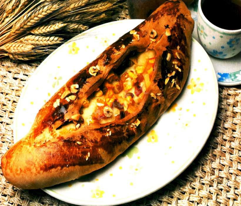 Şeftalili Paskalya Çöreği 