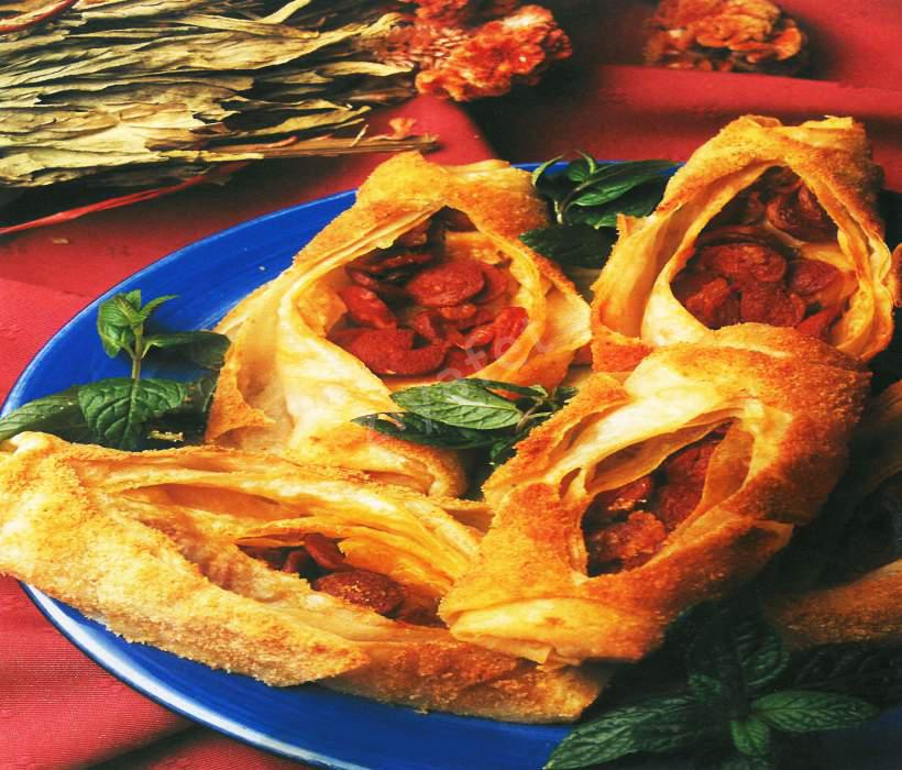 Sosisli Karnıyarık Böreği 