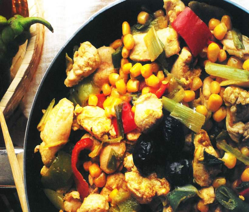 Tavada Mısırlı Yeşilbiberli Tavuk