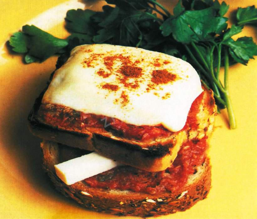 Ton Balıklı Domatesli Dilimler 