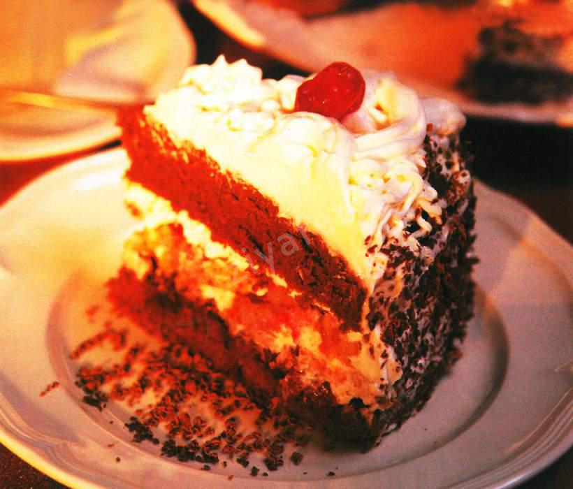 Vişneli Çikolatalı Pasta