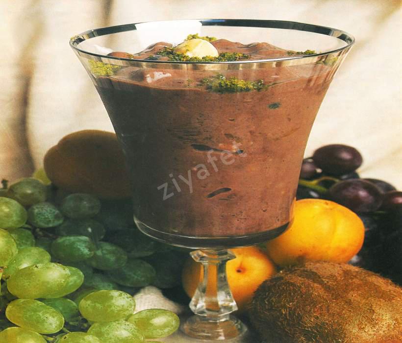 Yoğurtlu Meyve Salatası