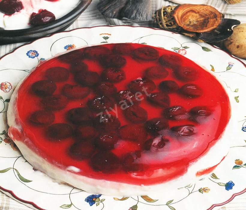 Yoğurtlu ve Vişneli Pasta