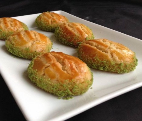 Az Malzemeli Şekerpare