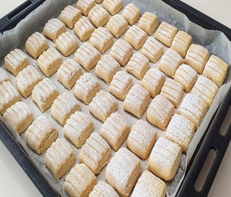 Az Malzemeli Un Kurabiyesi