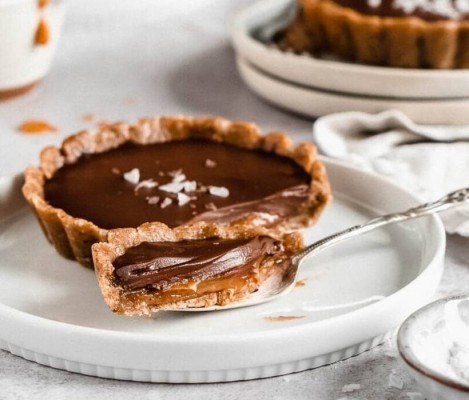  Çikolatalı Karamelli Tart
