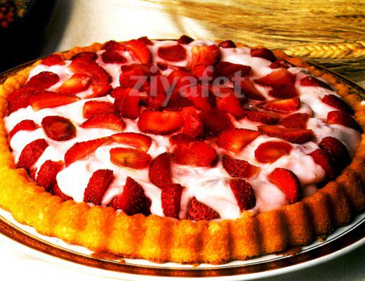 Çilek Pudingli Turta 