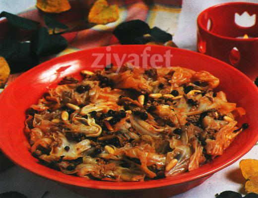 Elmalı ve Cevizli Lahana Salatası