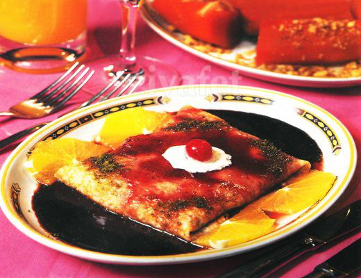 Frambuaz Soslu Krep Tatlısı