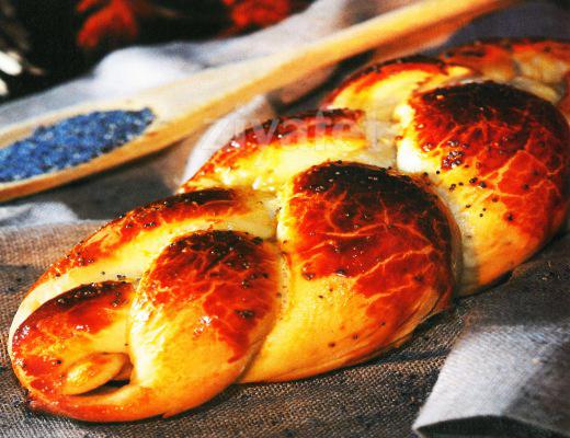 Haşhaşlı Örgü Ekmek