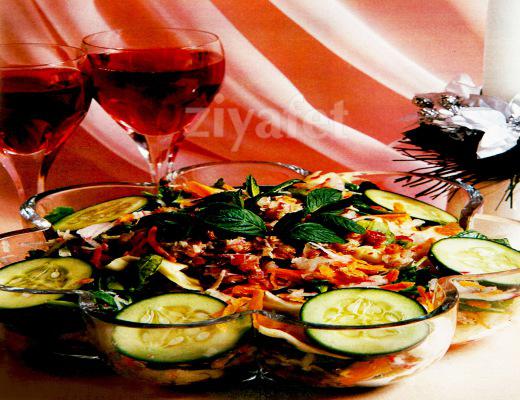 Hindistan Cevizli Ziyafet Salatası