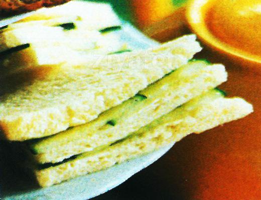 İngiliz Usulü Salatalı Sandviç