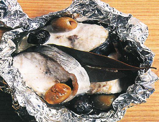 Kâğıtta Zeytinli Balık 