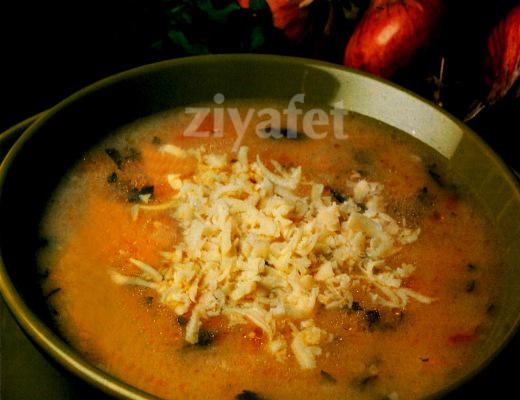 Kaşarlı Soğan Çorbası 