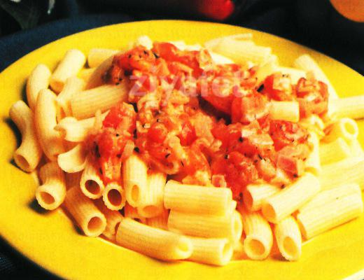 Kırmızı Soğan ve Kekikli Makarna