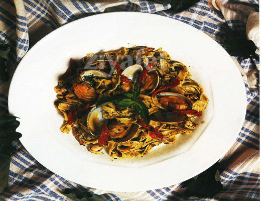 Kum Midyeli ve Pestolu Fettucine