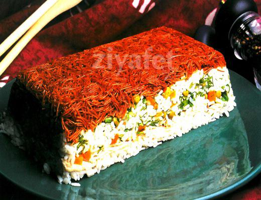 Sebzeli Tavuklu Pilav Pastası 