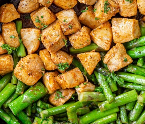 Tavada Tavuk ve Kuşkonmaz