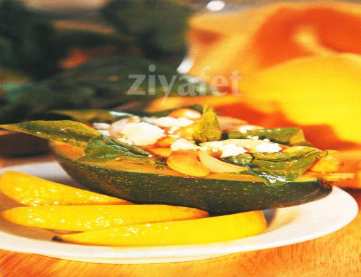 Tavuklu Avokado Sepeti