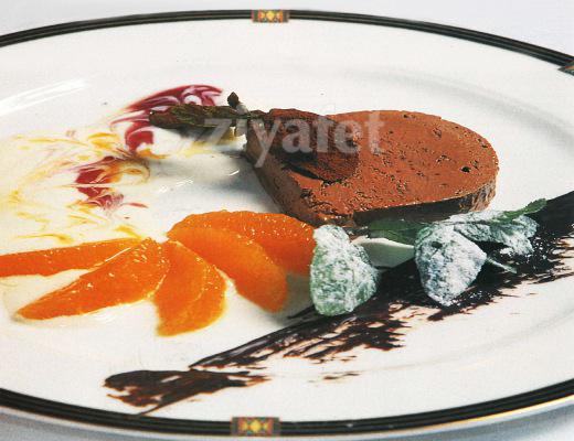 Vanilya Soslu Çikolatalı Markiz