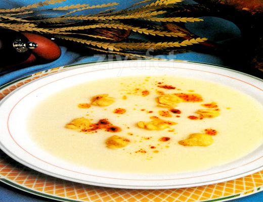 Yoğurtlu Tutmaç Çorbası 