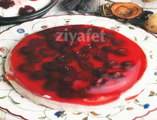 Yoğurtlu ve Vişneli Pasta